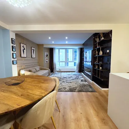 Charming In The Center Of * ויגו