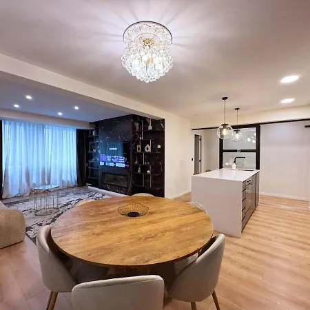 דירה Charming In The Center Of *