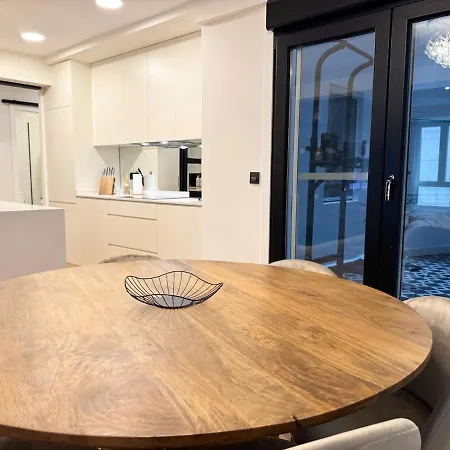 דירה Charming In The Center Of