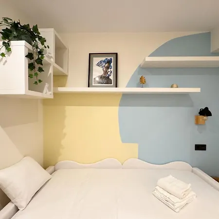 Charming In The Center Of * ויגו