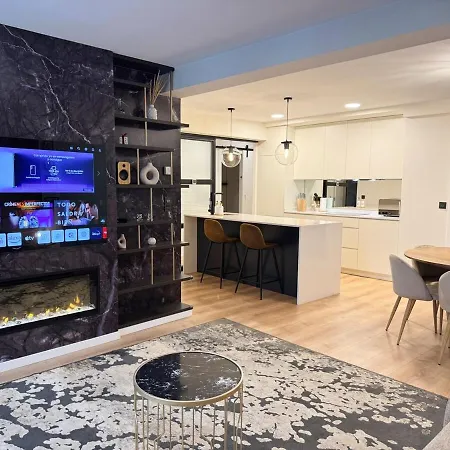 דירה Charming In The Center Of *