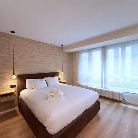 Charming In The Center Of ויגו