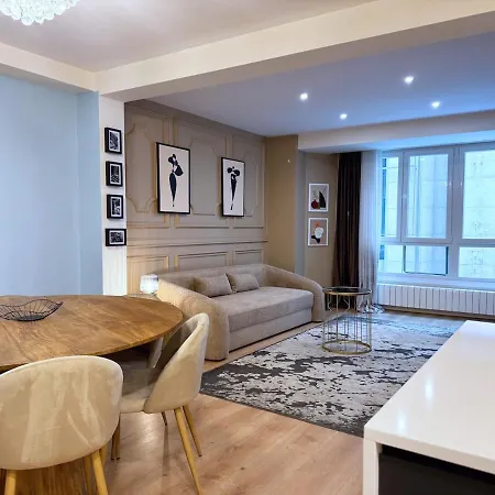 דירה Charming In The Center Of