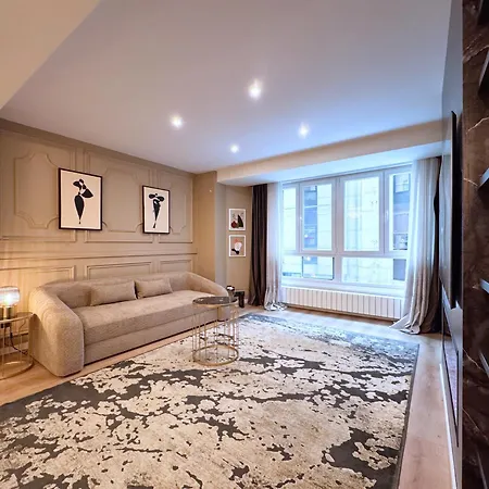 Charming In The Center Of Apartment *