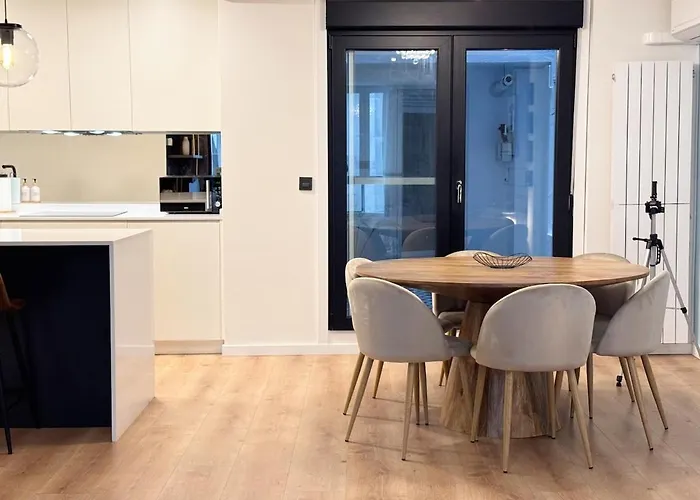 Apartman Charming In The Center Of *